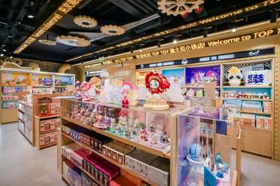 TOP TOY整活潮玩賽道，單店月業績破三百萬，八月GMV破億的啟示